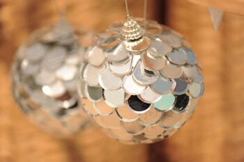 Adornos en forma de esferas ($