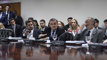 El juez Lugones en el centro, uno de los críticos del proceso de selección de la anterior gestión.