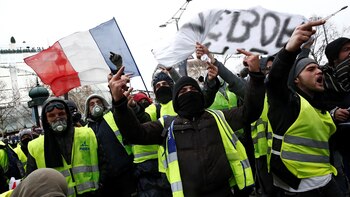 REUTERS/Christian Hartmann TEMPLATE OUT