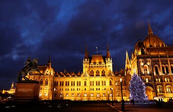 BUDAPEST. HUNGRÍA. El árbol iluminado