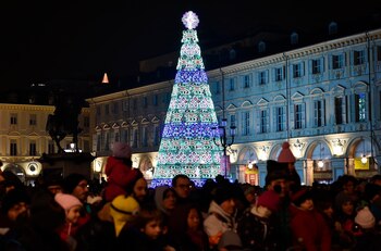 TURÍN, ITALIA. El árbol luminoso