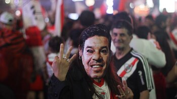 ¿Gallardo no viajó a Madrid? Estuvo en todos lados