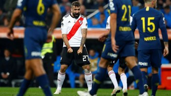 Pratto celebra su gol en