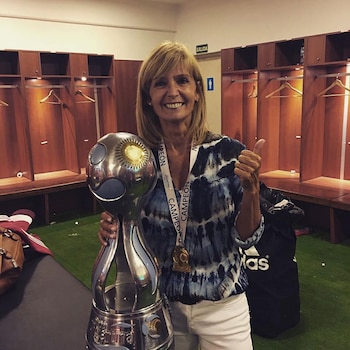 Rossi con el trofeo de