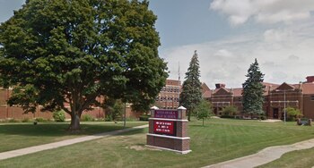 Mishawaka High School, donde estudiaba
