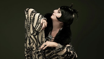 “La dama de las rosas”,