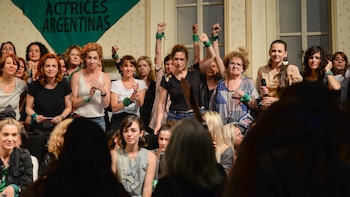 Las actrices también agradecieron a algunas integrantes de la Campaña por el Aborto Legal, Seguro y Gratuito que estaban presentes en la sala