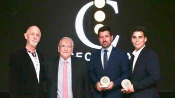 Ernesto Arriaga y el presidente de CECAITRA, Bernardino García junto a Jota Leonetti y Cristian Romero