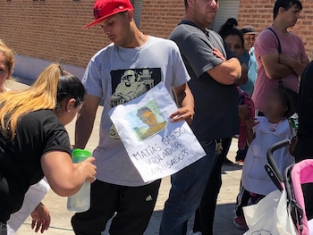 La cara de Bisso en las pancartas.