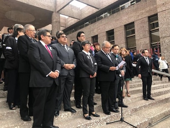 La Asociación Nacional de Magistrados y Jueces del Poder Judicial de la Federación, protestaron por la Ley Federal de Remuneraciones frente a la sede del Poder Judicial en la capital del país (Foto: cortesía)