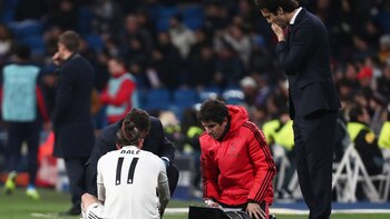 Al costado del campo de