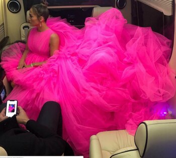 J.Lo apenas cabía en el