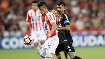 Lucho en acción durante la