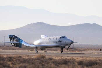 SpaceShipTwo regresa del espacio