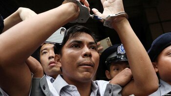 Dos reporteros de la agencia