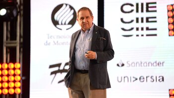 Salvador Alva, presidente del Tec,