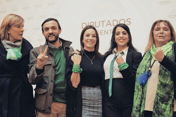 Con sus compañeras de interbloque