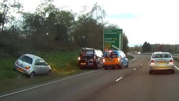 El niño tomó el volante y evitó un choque