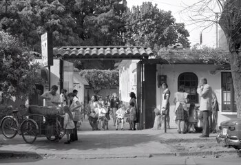 Al Kinder Condesa asiste uno