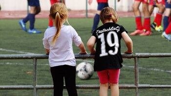 Las niñas cada vez empiezan