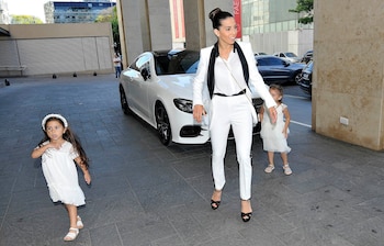 Cinthia Fernández y sus hijas