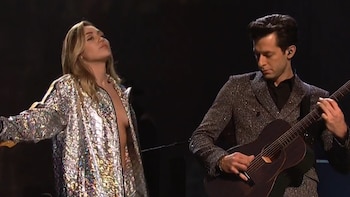 Miley Cyrus, Mark Ronson y