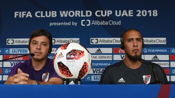 Gallardo junto a Jonatan Maidana