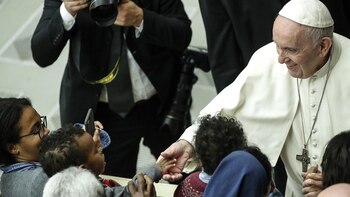 El papa Francisco con niños