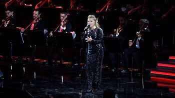 Anastacia cantó para el papa