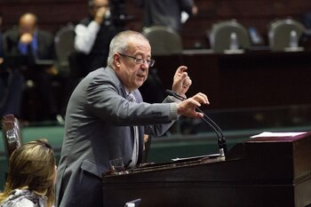 Carlos Urzúa reclamó a las