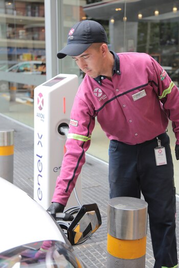 El primer cargador del país