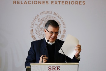 Ebrard declinó hacer comentarios sobre si México otorgaría todas las solicitudes de asilo a migrantes para que no lleguen a EEUU (Foto: REUTERS/Edgard Garrido)