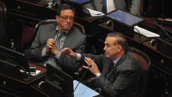 Miguel Pichetto junto a Pedro