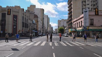 Una docena de personas corta avenida Mitre Patricio Murphy