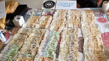 Efectivo incautado en el operativo.