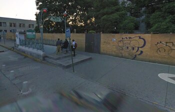 Una de las entradas del