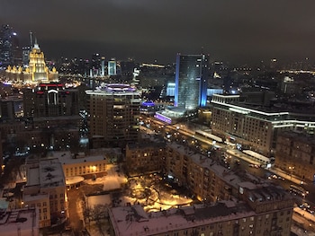 Moscú por la noche, frente