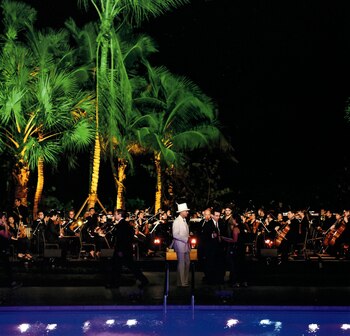 Para la apertura del hotel, le encargaron a Michael Nyman que compusiera una pieza musical especial, Symphony No 4: Faena, que fue interpretada por primera vez por ocho músicos de la New World Symbhony para su apertura
