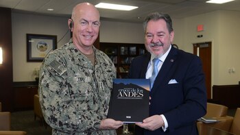 El almirante Kurt Tidd, exjefe