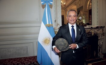 Alejandro posa en la Cancillería