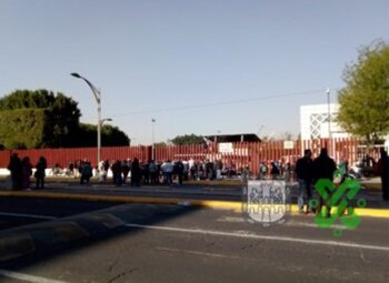 Campesinos y alcaldes perredistas protestan