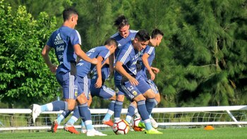 Los juveniles, en plena preparación para la competencia (Foto: Twitter @Argentina)