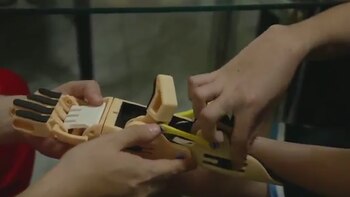 Papá Noel le ayuda a