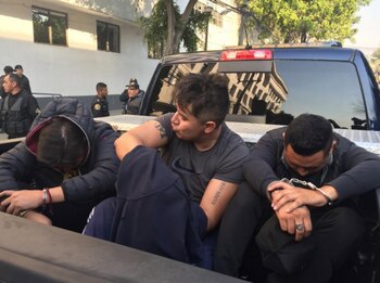 Uno de los detenidos insultó