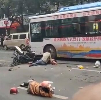 Víctimas en el suelo