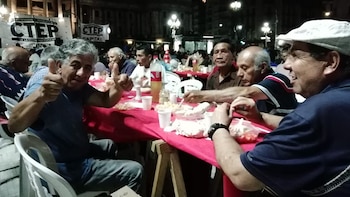 Mesa navideña de la CTEP