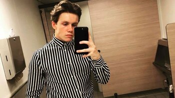 El joven actor inglés Arron