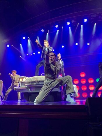 Arron actuaba en el musical