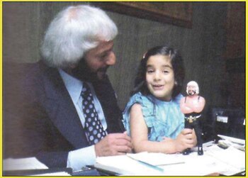 Martín Karadagián y su pequeña