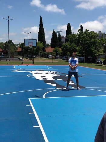 Ginóbili visitó un mural de